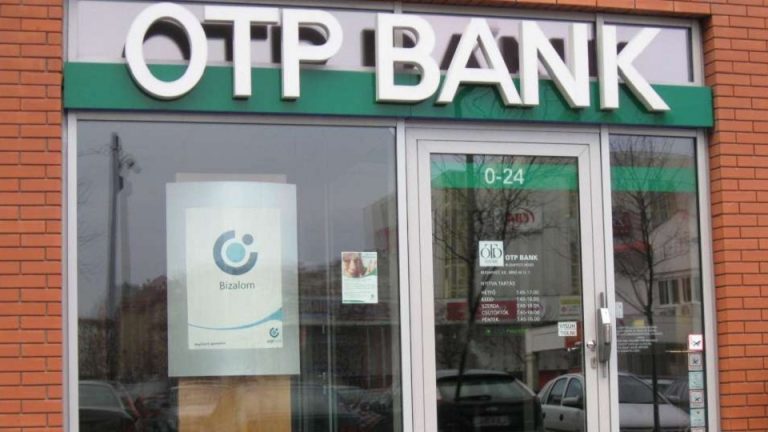 OTP-sek lettek az AXA Bank ügyfelei és dolgozói