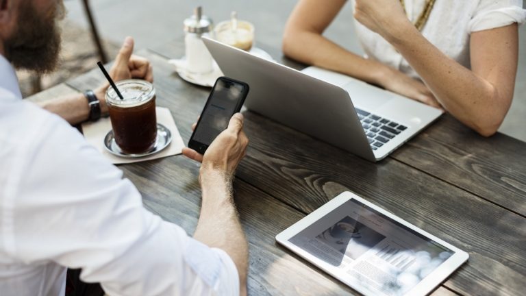 Januártól öt százalékra csökken az internet áfája