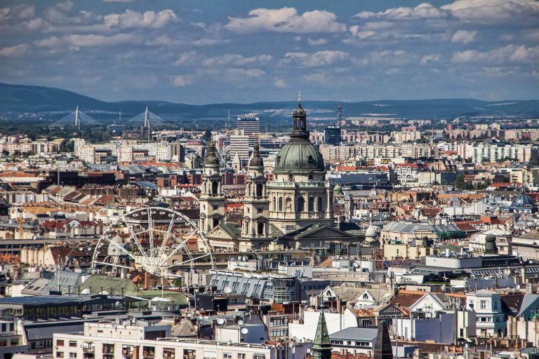 Vasárnap éjfélkor megszűnnek a budapesti korlátozások